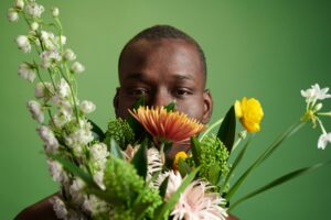 A Non-Profit in Chicago Helps Black Men Heal Their Pain By Giving Them Flowers