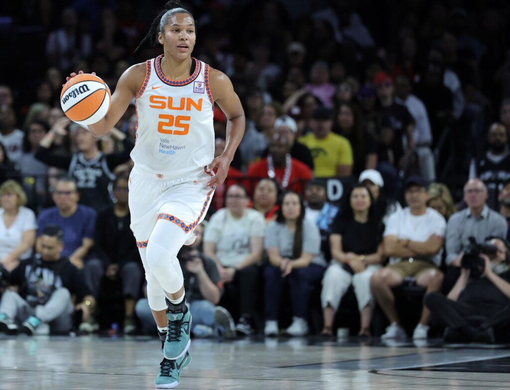 5 Facts You Didn’t Know About Olympic Hooper Alyssa Thomas