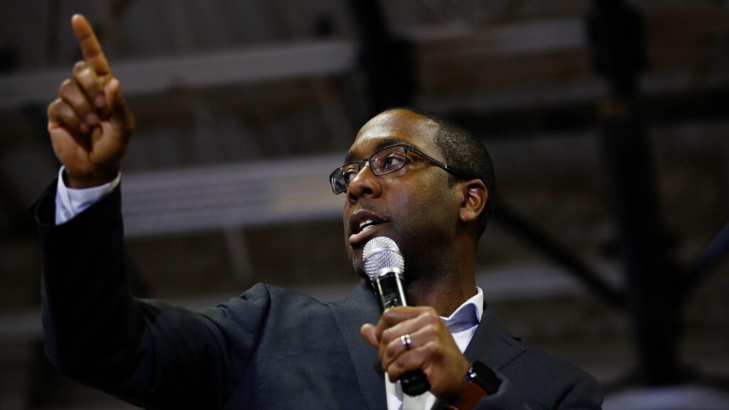 1st Black Iowa Mayor Reelected, Defeats Pro-Police Opponent