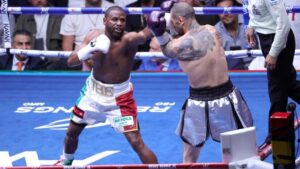 Floyd Mayweather Did What in the Middle of a Fight?