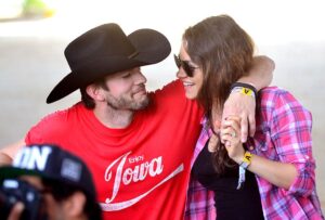 Mila Kunis and Ashton Kutcher Apparently Don’t Know the Meaning of Water Nor Soap. They Are Not Alone. I Haz Questions
