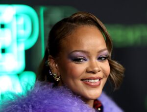 Rihanna Rocks Her Natural Hair and Black Twitter Goes into A Frenzy. What Do You Think?