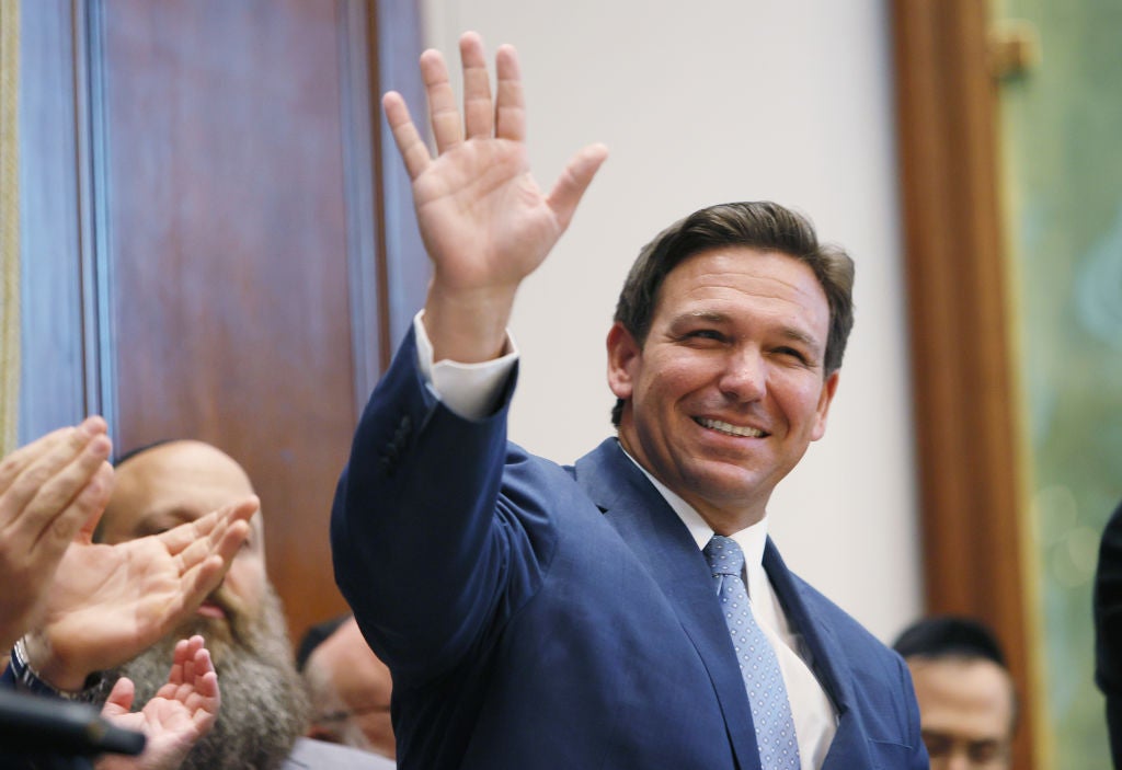 4 Florida Teachers Die From COVID-19 in 24 Hours and the Stupid-Ass Governor Is Still Banning Mask Mandates in Schools