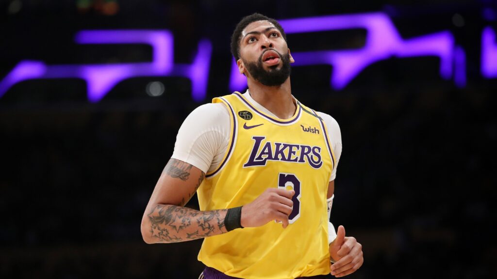 Los Angeles Lakers Blow 26-Point Lead, Gift Wrap Largest Comeback Win in Franchise History for Oklahoma City Thunder