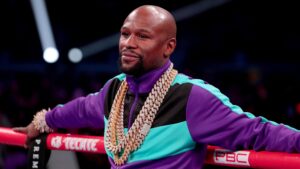 ‘Power to the People’: Floyd Mayweather Throws His Support Behind Kyrie Irving’s COVID-19 Vaccine Stance