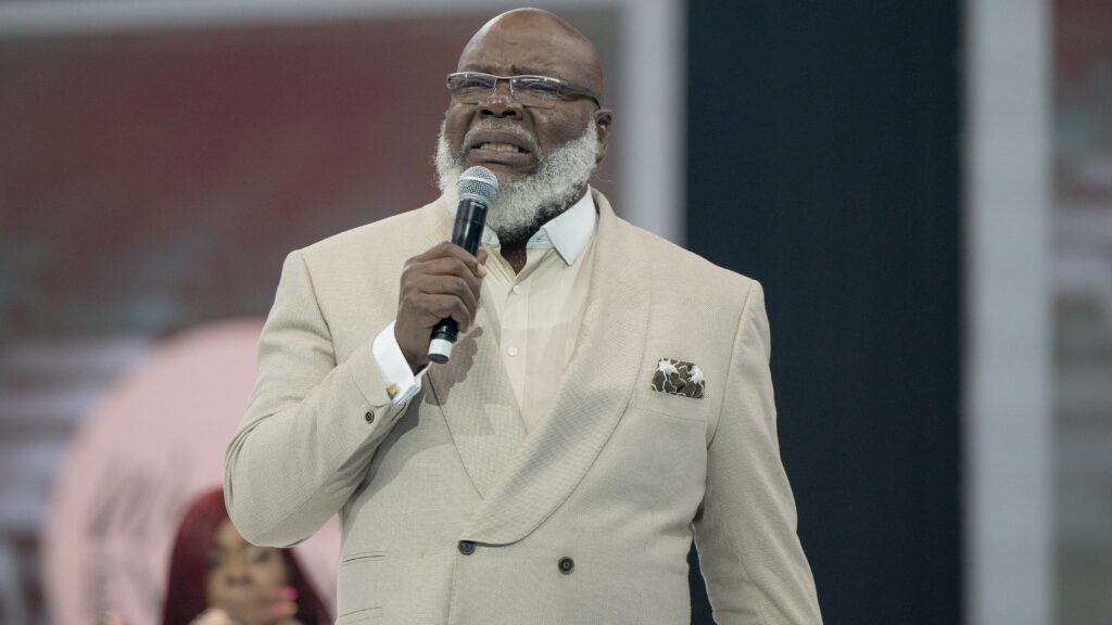 Here’s Why Black Internet is Dragging T. D. Jakes, Despite His Denials of Salacious Rumors