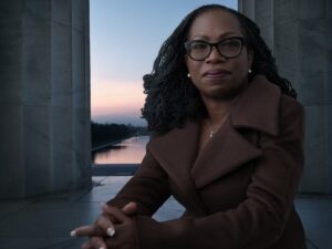 Annie Leibovitz Doesn’t Know How To Photograph Black Women. When Will These Magazines Listen?