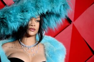 Rihanna Reminds Us Who She Is By Hilariously Dragging Online Troll Over New Music Comments
