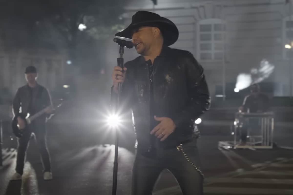 Screenshot: Country Now