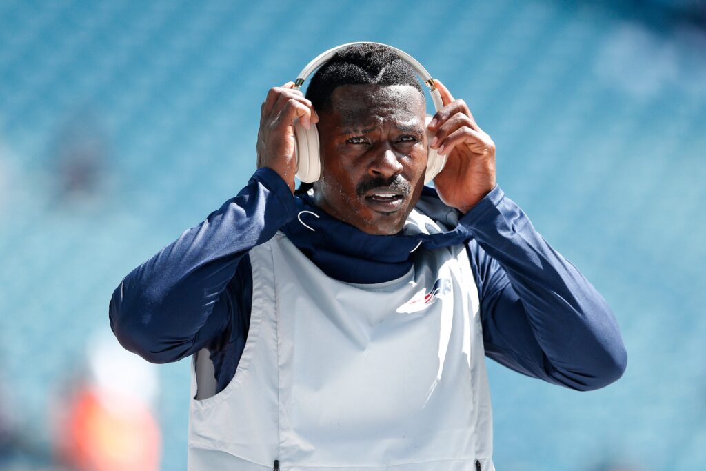 Antonio Brown Turns Himself In After Alledged Assault on Moving Truck Driver
