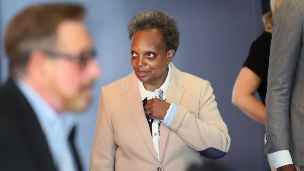 The Chicago Police Union Has Told Officers to Defy COVID-19 Vaccine and Mayor Lori Lightfoot Is Pissed