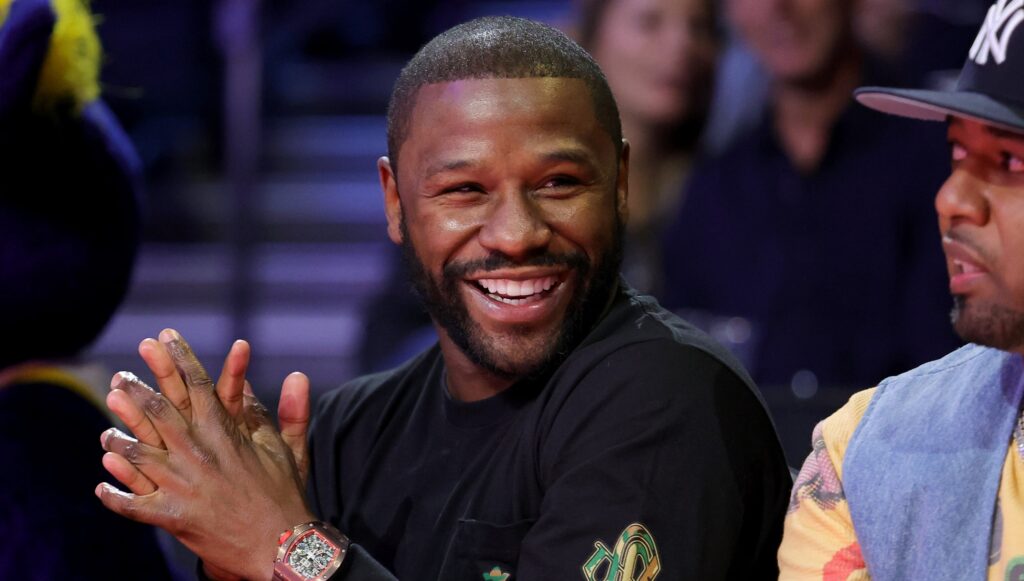 Floyd Mayweather Blesses 3 Homeless Men With An Extremely Generous Financial Gift