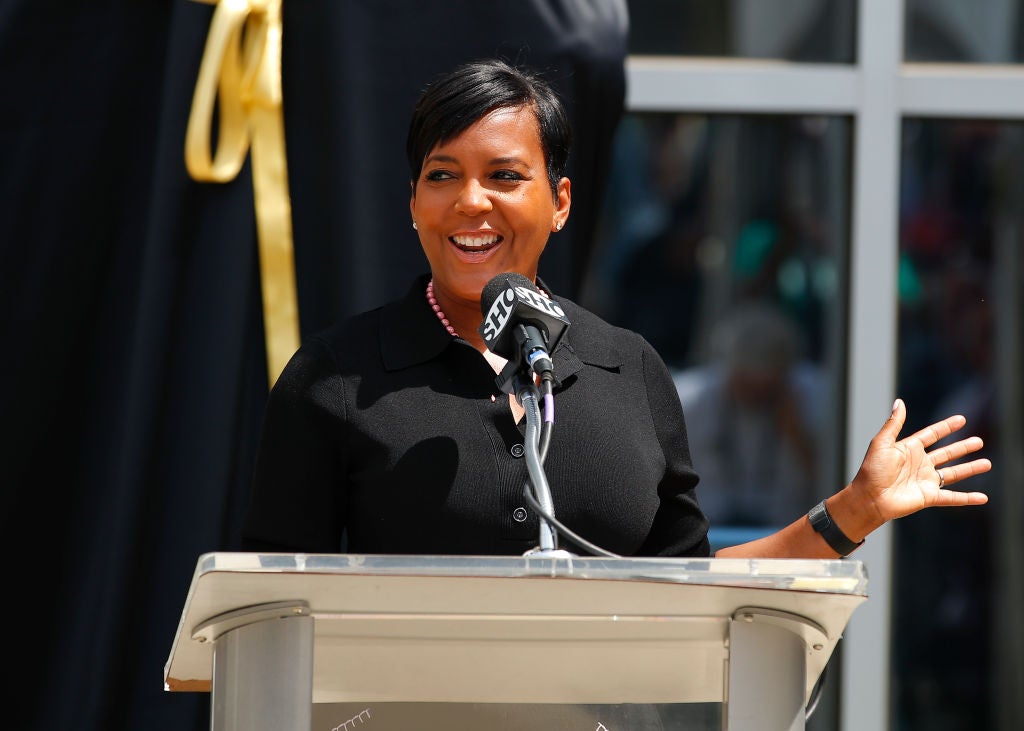 A Pilot Basic Guaranteed Income Program Providing $500 A-Month to 300 Low-Income Residents Launches In Atlanta