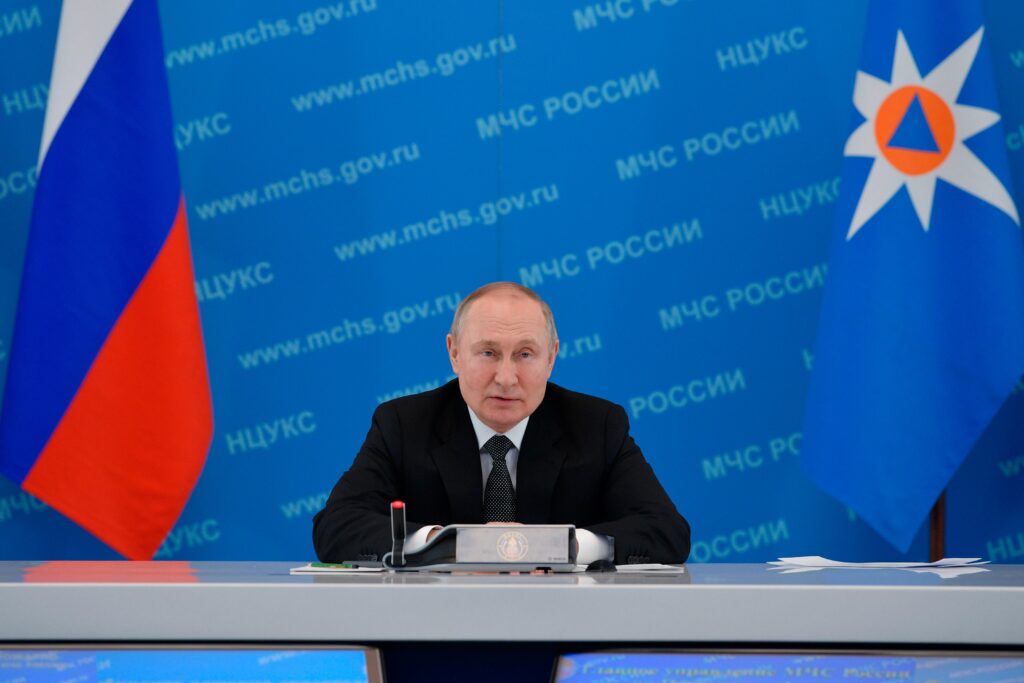Russia Permanently Bans Nearly 1,000 Americans From Entering But Donald Trump Is Still Welcome