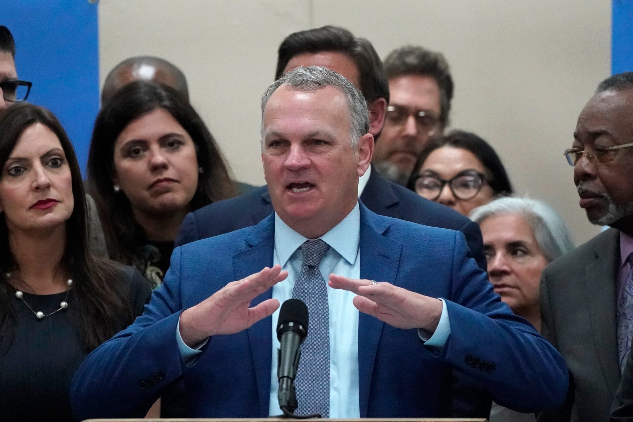 Photo: AP Wilfredo Lee