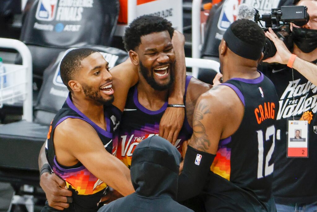 Phoenix Suns Bring the Heat, Dismantle Golden State Warriors to Extend Winning Streak to 17 Games