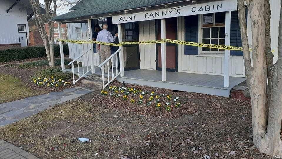 Georgia City Task Force Votes to Demolish Aunt Fanny’s Cabin, a Restaurant Honoring a Pre-Civil War South