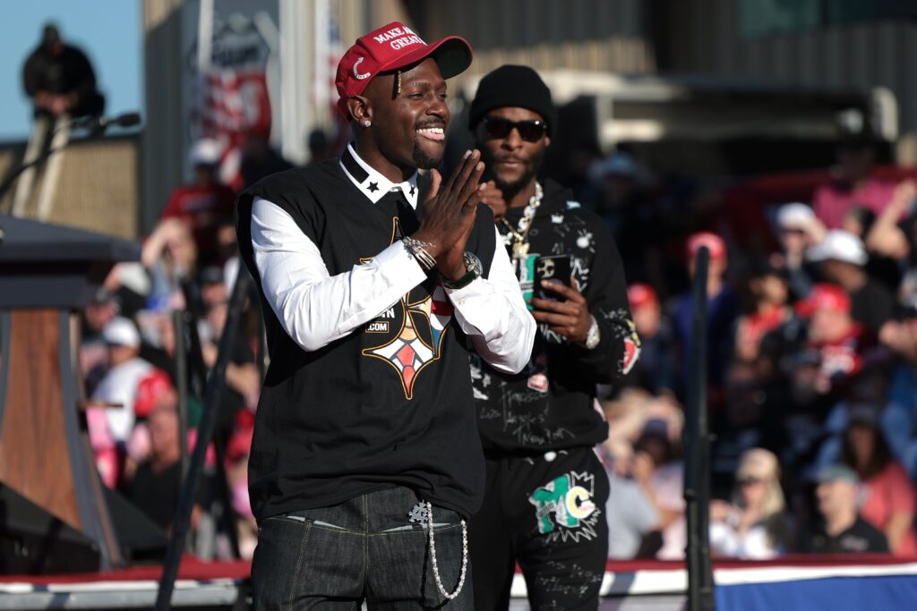 Former NFL Stars Antonio Brown and Le’Veon Bell Call Kamala Harris, Tim Walz Out Their Names at Trump Rally