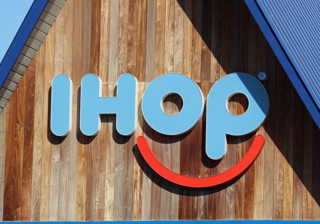 IHOP Becky Harasses Black Soldiers After Initially Paying for Their Food And Then Taking Most of Her Money Back