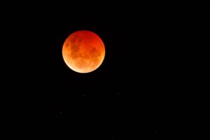 Why Folks Are Afraid of Tonight’s “Blood Moon” That’ll Appear In The Sky