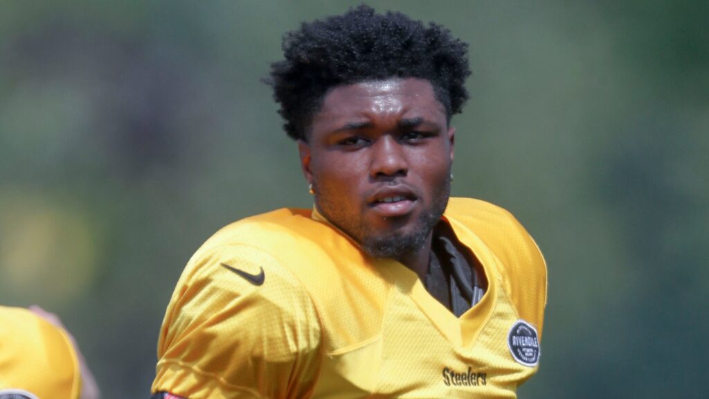 Pittsburgh Steelers’ Ulysses Gilbert Pays Off Layaway for 60 Florida Families