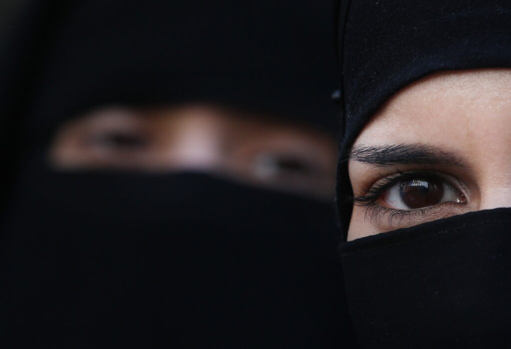 Fast Food Worker Sent Home for Wearing Hijab