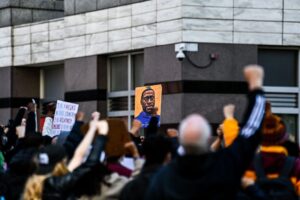 First Juror Selected in Derek Chauvin Trial; Others Rejected for Views on Video of George Floyd’s Death