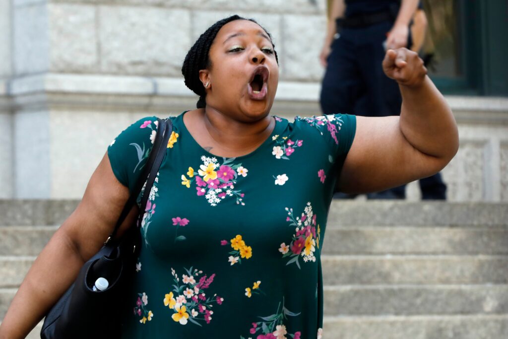 Eric Garner’s Daughter Meets With NYC Mayor, Says Not Firing Officer Daniel Pantaleo Is ‘Unacceptable’