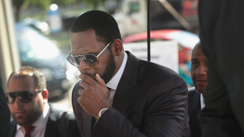 It’s the Remix to Infection: R. Kelly Skipped Court Because His Toenail Is Missing